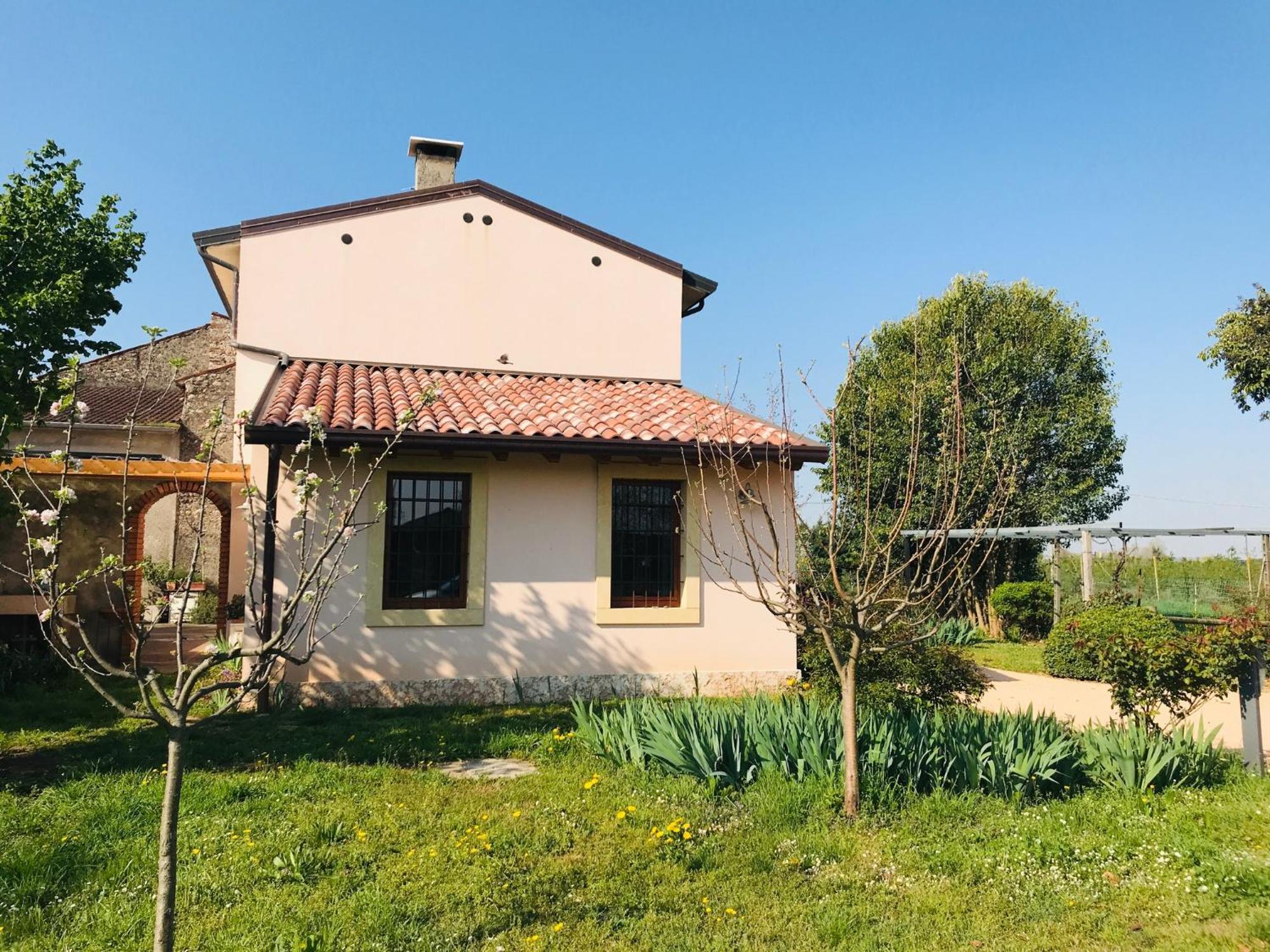 Una Casa Di Campagna Dossobuono Ngoại thất bức ảnh